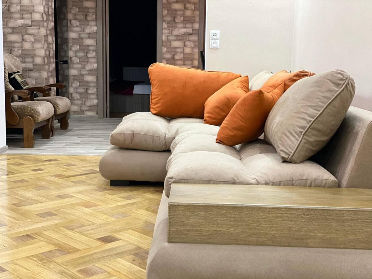 Superior Apartment On Kostava Tbilisi Exterior photo