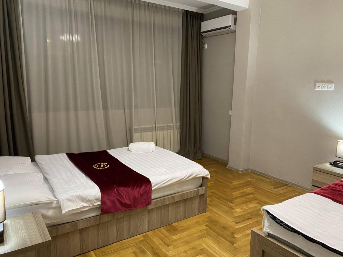 Superior Apartment On Kostava Tbilisi Exterior photo